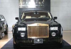 Rolls-Royce-Phantom-with-gold-grilles-1 - Ziarul National