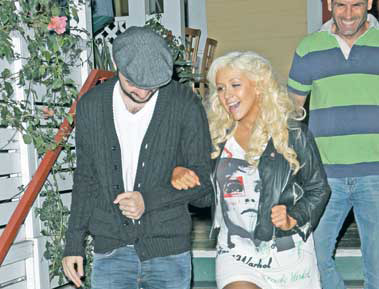 Christina Aguilera si-a uitat pantalonii acasa
