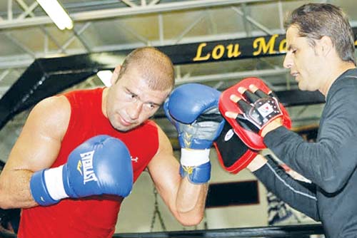 Lucian Bute ii ameninta pe finalistii SuperSix: „Vin peste voi in America!”