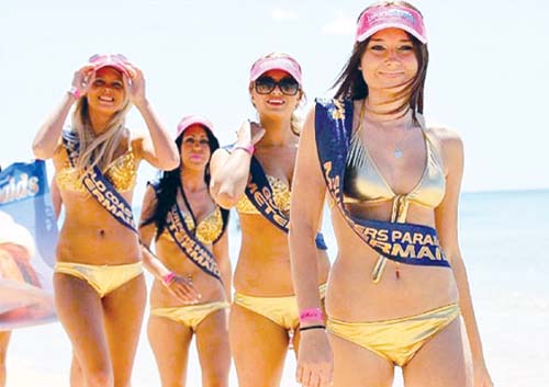 Australiencele promoveaza turismul in bikini