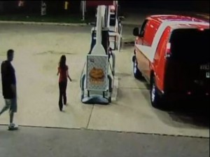 fetita de 9 ani in benzinarie - Ziarul National
