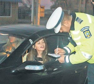 Monica, bucuroasa ca a fost amendata (foto: Libertatea) - Ziarul National