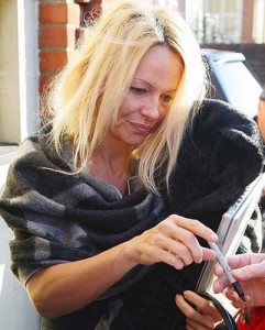 pamela anderson 221209 - Ziarul National