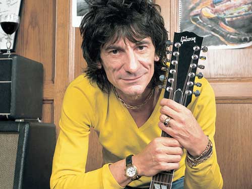 Ronnie Wood e singur si disponibil