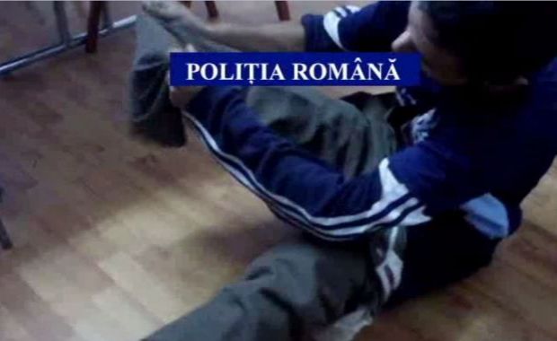 Cum te poate pacale sa ii dai bani un fals cersetor fara picior! VIDEO