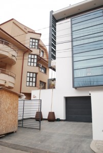 Casa Razvan vecin cu Olaroiu - foto Narcis Pop - Ziarul National