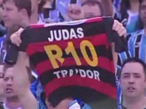 Ronaldinho, comparat cu Iuda