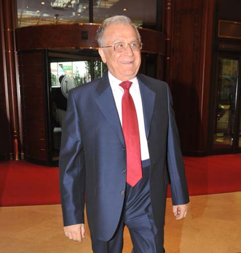 Ion Iliescu, internat la Spitalul Elias. Fostul presedinte va fi operat luni