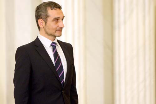 Lazaroiu canta prohodul PDL