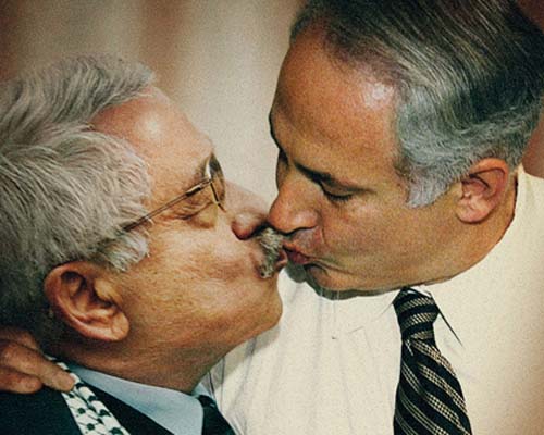 No hate! Netanyahu se pupa cu Abbas