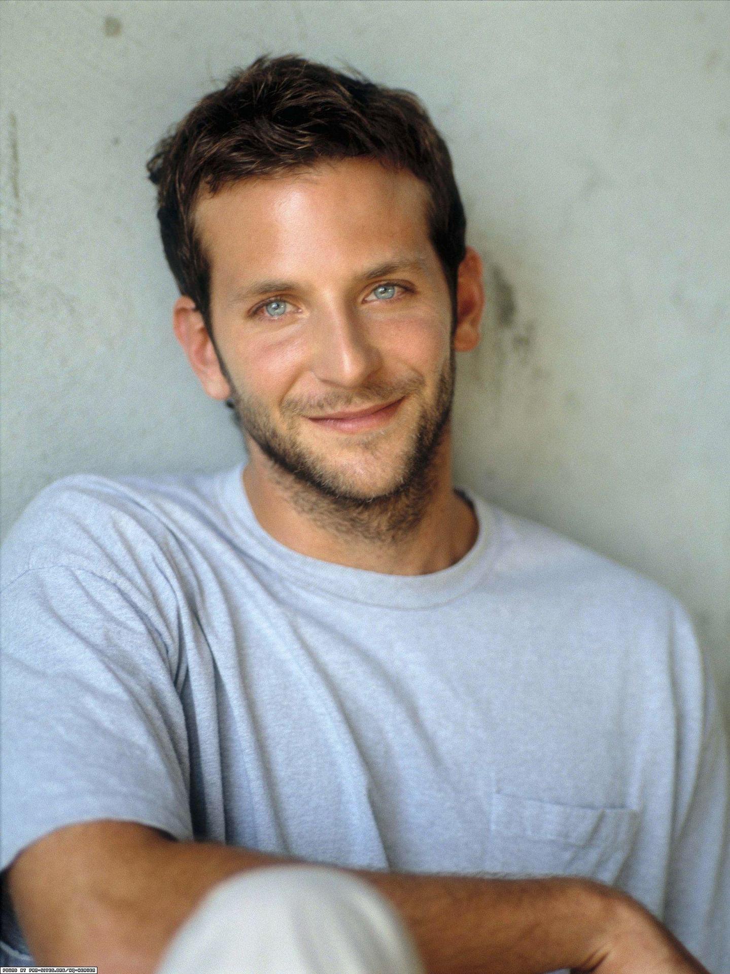 Fetelor, Bradley Cooper e din nou disponibil: Actorul s-a despartit de Zoe Saldana!