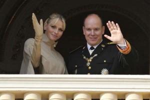 LA FAMILLE PRINCIERE DE MONACO AU BALCON DU PALAIS POUR LA FETE - Ziarul National