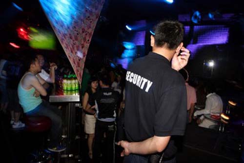 „Mascatii” au intrat cluburile de fite