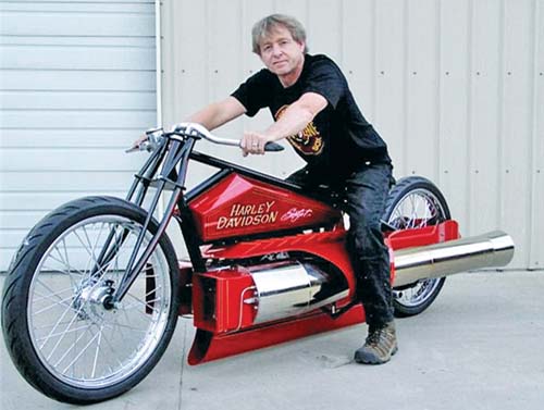 Un american si-a construit motocicleta-racheta