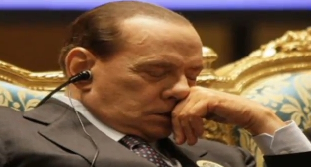 SILVIO BERLUSCONI, adormit de incercarile liderilor lumii de a salva Italia de la faliment! – VIDEO