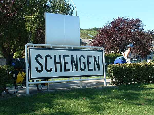 Decizia asupra aderarii Romaniei si Bulgariei la Schengen amanata pentru septembrie