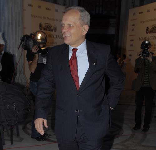 Ministrul Borbely ii face lui Stolojan plaja de 15 milioane de euro in fata casei