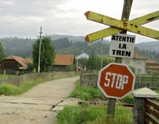 Brasov: Cisterna cu 30 de tone de motorina, lovita de tren. Patru raniti