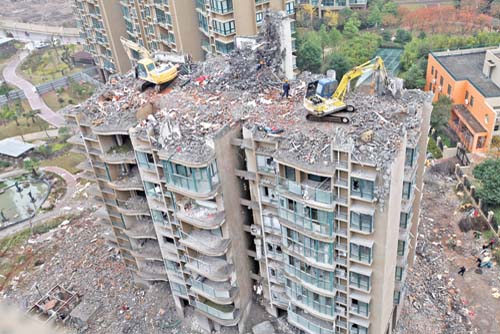 Dorel din China darama blocul de sus in jos