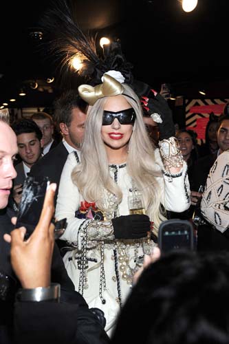 Lady GaGa si-a facut bazar la Barneys