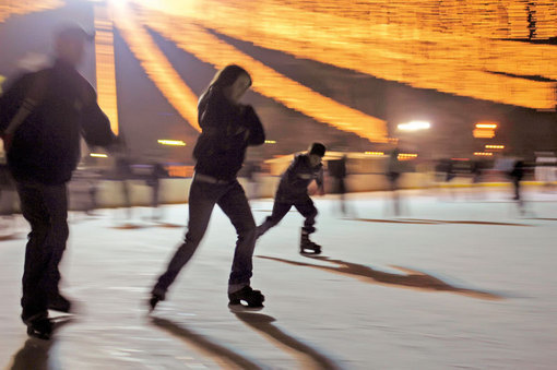 Patinoarele Cismigiu, Unirea, Herastrau si Tineretului, deschise in Bucuresti in decembrie 2011!