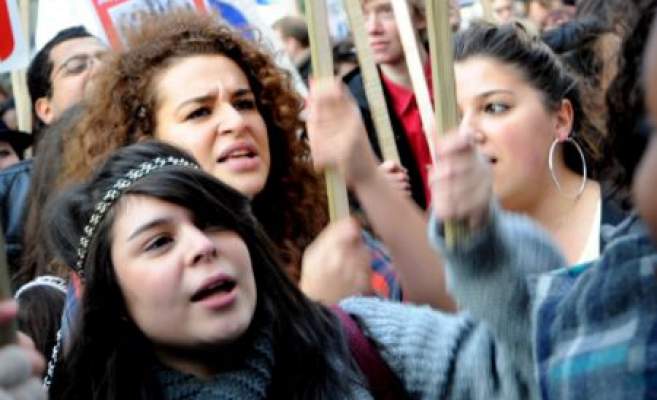 Protest spontan la „Jean Monnet”, elevii cer prezentarea reala a liceului!