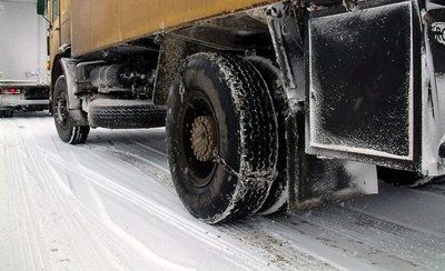 ANVELOPE SI CAUCIUCURI DE IARNA: Primul sofer amendat, un tirist din Pasul Gutai!