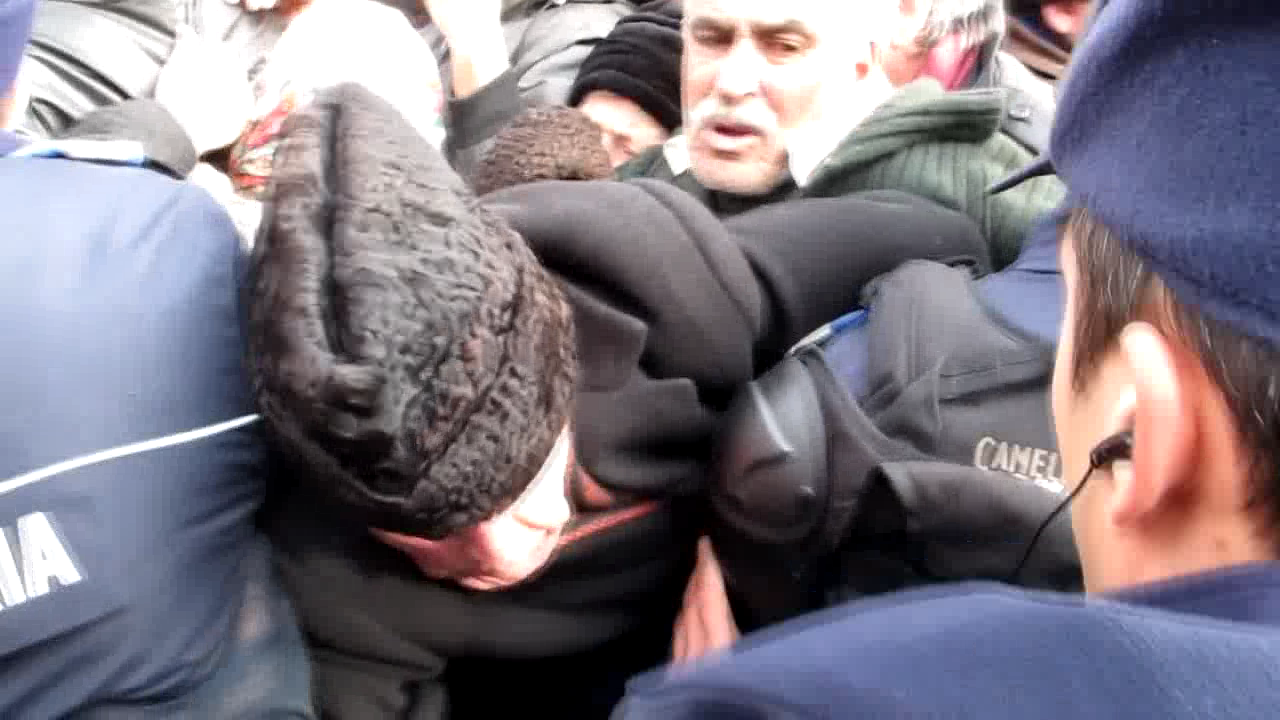 ZIUA NATIONALA A ROMANIEI. La Buzau s-au calcat in picioare pentru sarmale! VIDEO