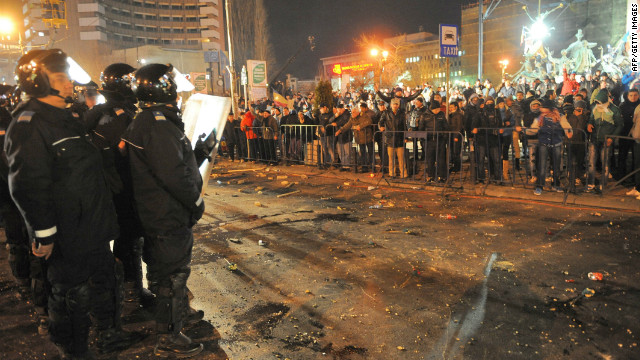 PRESA INTERNATIONALA: Protestele, violente si haos in Bucuresti din cauza coruptiei lui Basescu!