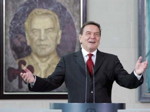 Übergabe Schröder-Porträts im Kanzleramt