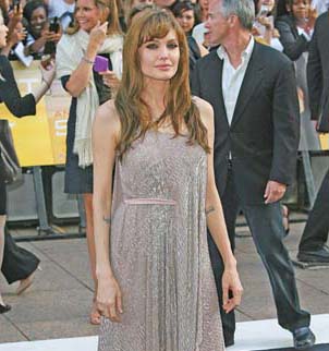 Gravida in trei luni, Angelina a fugit de acasa