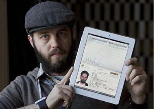 A trecut granita in SUA, identificandu-se cu iPad-ul