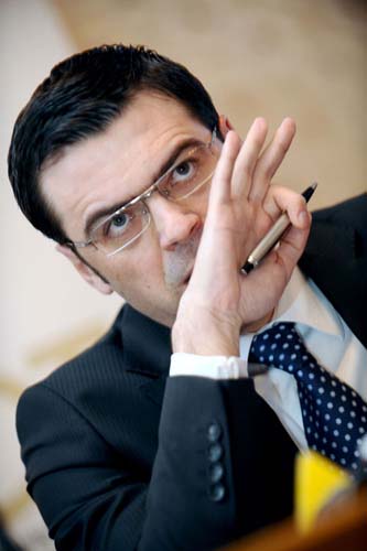 ”Petarda” DIICOT in ”dosarul gazelor” a alungat ”vanatul” DNA !