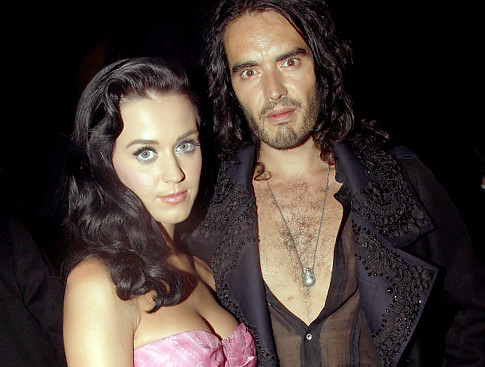 Katy Perry si Russel Brand, impreuna la un meci de baschet!