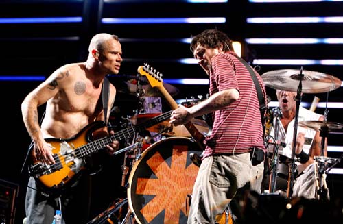 Red Hot Chili Peppers va umple National Arena!