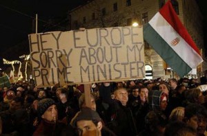 A man holds up a sign during a protest in central Budapest. - Ziarul National