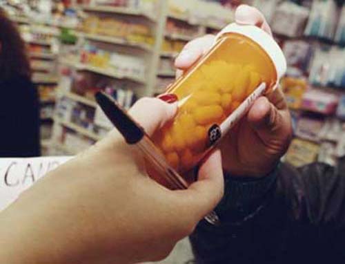 Perchezitii in patru judete. Vizata, o retea din care fac parte cadre medicale si administratori de farmacii