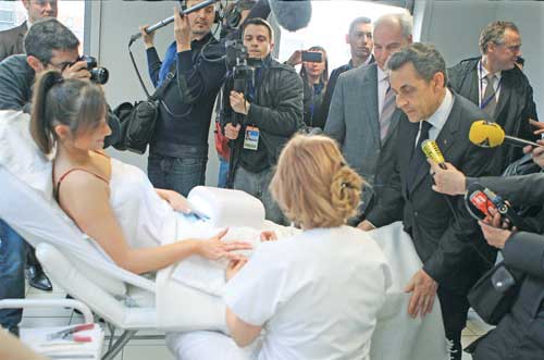Sarkozy, in campanie la o scoala de cosmetica