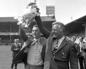 1972. Clough, secundul Taylor si trofeul de campioana pentru Derby (poza la iulie 1967) - Ziarul National