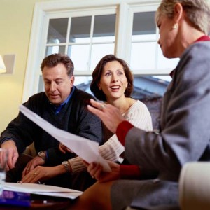 Financial Planner with Couple - Ziarul National