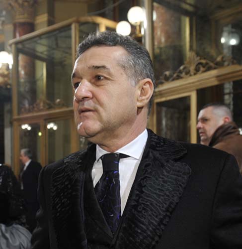 Becali ii face avansuri lui Dan Diaconescu