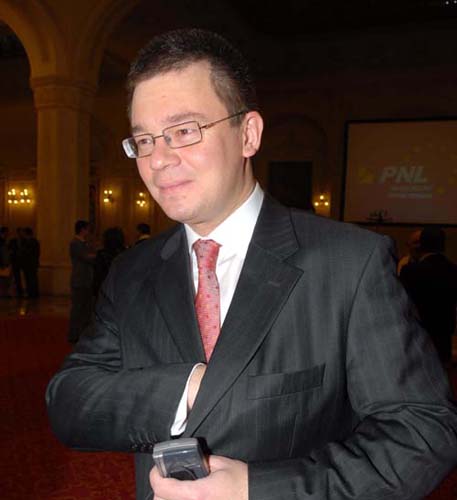 MOTIUNEA DE CENZURA A TRECUT – Mihai Razvan Ungureanu: „Nu mi-am spus ultimul cuvant”