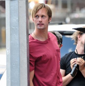 Alexander Skarsgård Plays Hide And Seek - Ziarul National