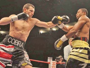 jean pascal, dreapta, in batalia din 2008 cu englezul carl froch, la Nottingham - Ziarul National