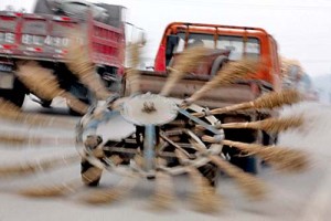 A Self-made Road Sweeper In Hubei - Ziarul National