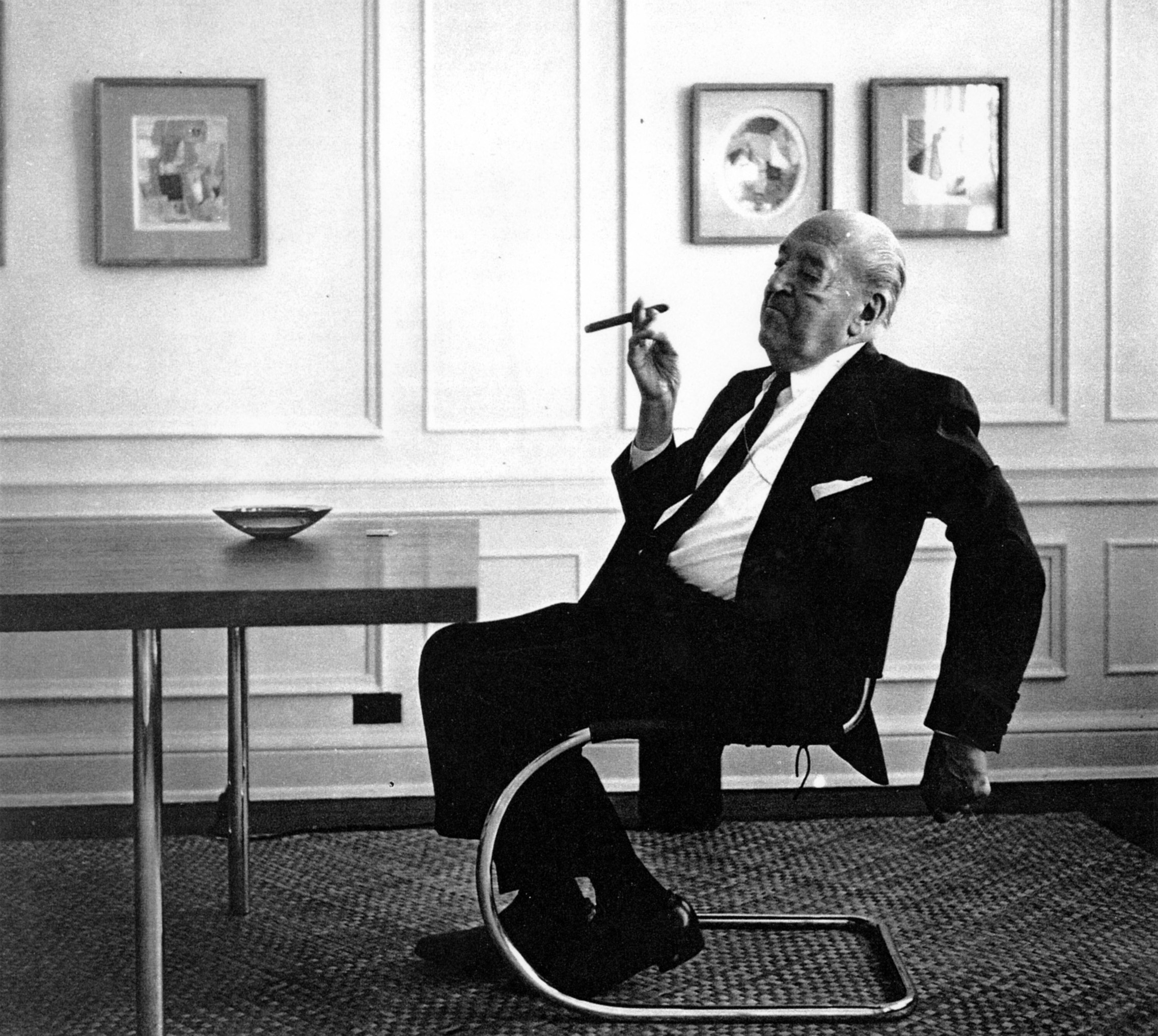 Mies van der Rohe: Perfectiunea sta in detalii, spunea pionierul arhitecturii moderne