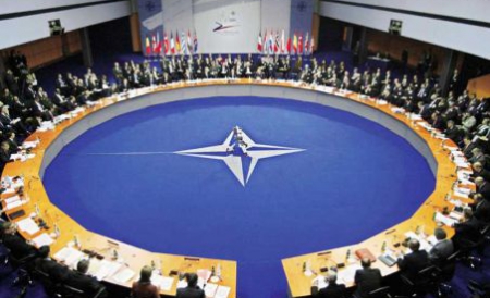 Muntenegru, invitat sa adere la NATO