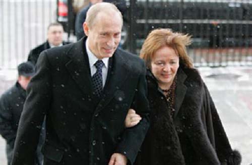 Putin isi reia fisa postului la Kremlin