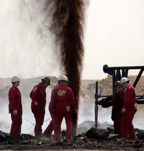Pretul petrolului, „trantit” de Franta, Marea Britanie si SUA