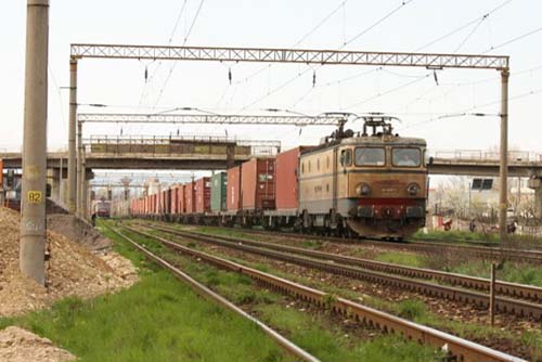 Trei tineri reținuți după ce ar fi furat motorină dintr-un tren